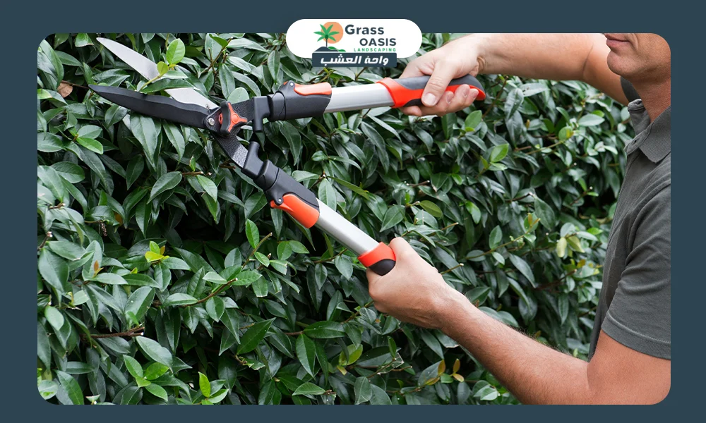 عامل قص شجر